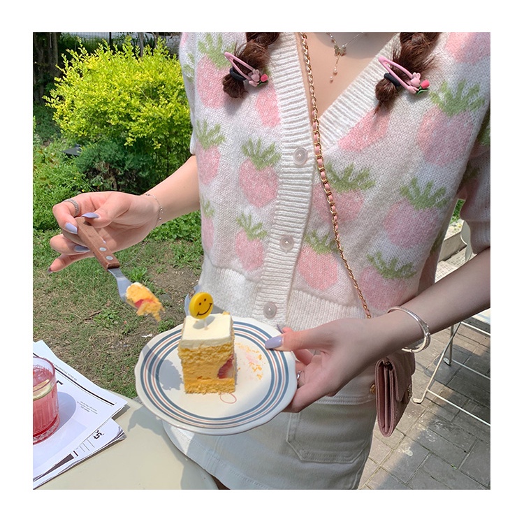 Áo Dệt Kim Tay Ngắn Cổ Chữ V In Hình Quả Dâu Dễ Thương Cho Nữ