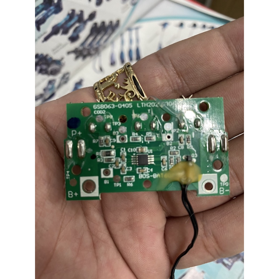 Vỏ mạch Bosch cân bằng 14.4V Li-ion 2 hàng cell, nhận sạc zin. BN.