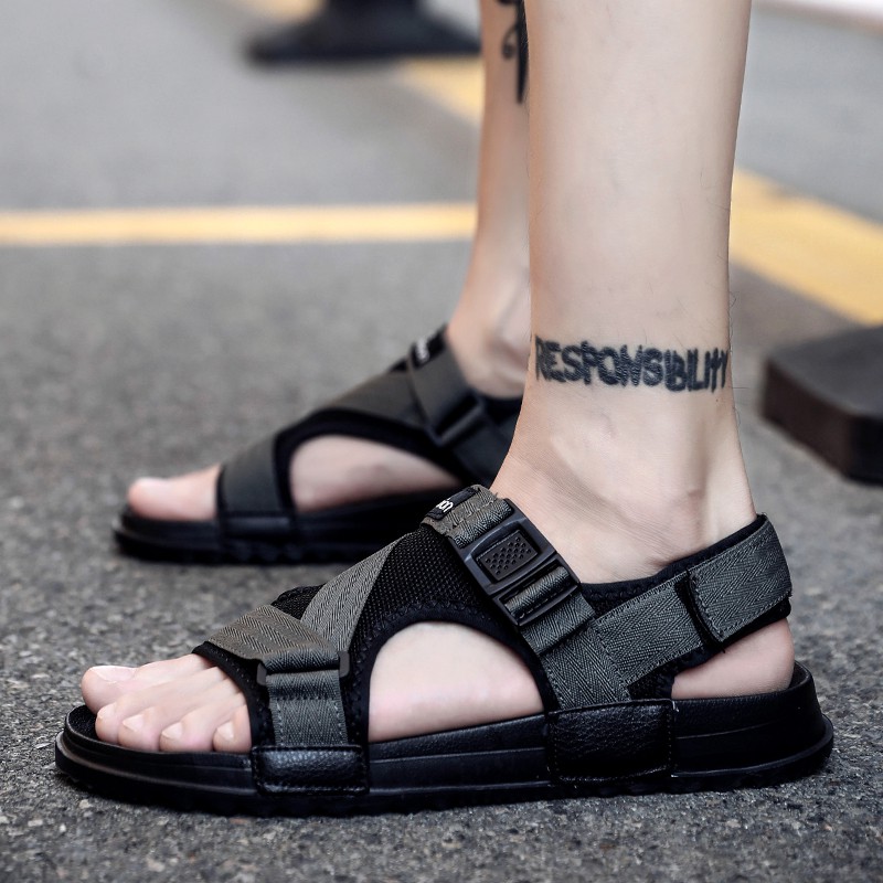 【Ready Stock】Men's sandals Man sandal Woman sandal Women sandals lelaki Selipar beach sandals Giày Giày Của Nam Giới Giày Nữ Nam Giới Và Phụ Nữ Những Người Yêu Thích Của Nam Giới Giày Bãi Biển Dép Đi Trong Nhà Phụ Nữ Giày Sandal Giày Sandal