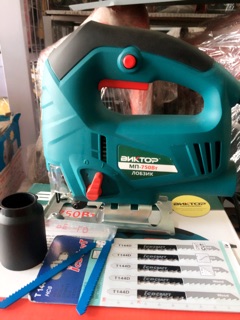 Máy cưa lọng BNKTOP Nga 750W (tặng 2 lưỡi cưa gỗ, 1 bộ 5 lưỡi cưa sắt và bộ 5 lưỡi cưa gỗ)