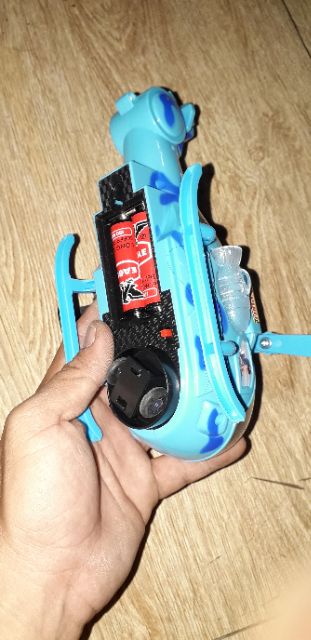 Chiếc trực thăng có nhạc và đèn led rất đẹp tặng kèm pin