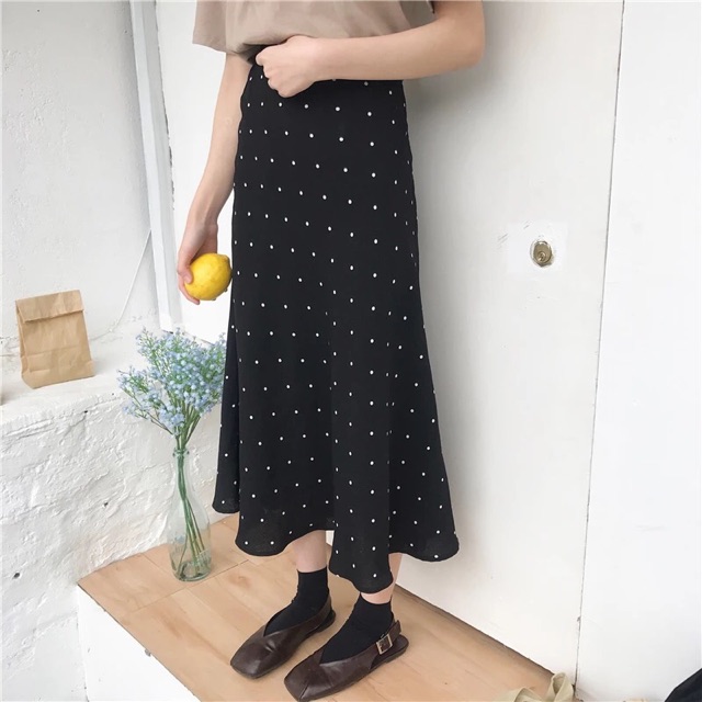 Chân váy chấm bi