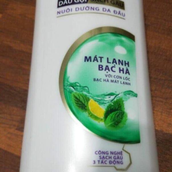 Dầu gội CLEAR mát lạnh bạc hà 900g