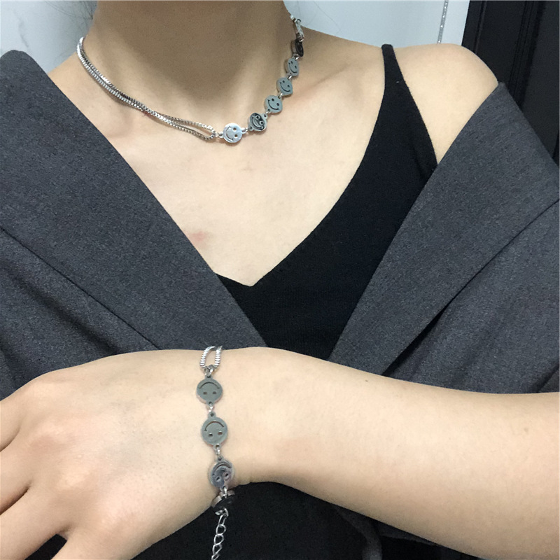 vòng cổ Thép Titan Mặt Cười Phong Cách Harajuku