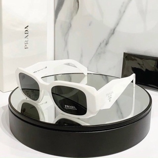 Kính Prada Hiền Hồ, Ngọc Trinh gọng vuông nhỏ sang chảnh hottrend, kính thời trang nam nữ