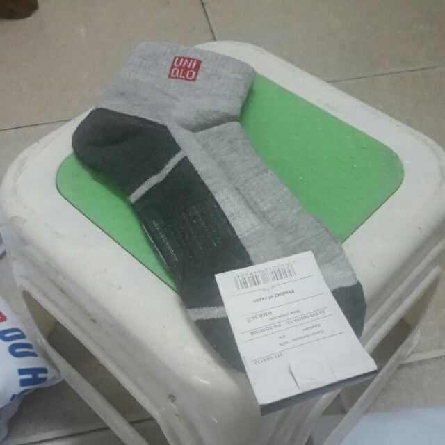 Hàng về nhiều, Tất uni nam