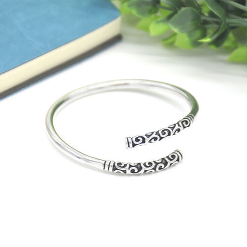 Vòng tay kiểu dáng cổ điển cho unisex
