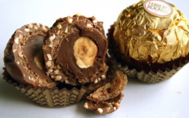 Hộp Socola hạt dẻ Ferrero Rocher