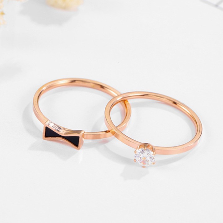 Bộ 2 Nhẫn Nữ Titan Không Đen TT 1360