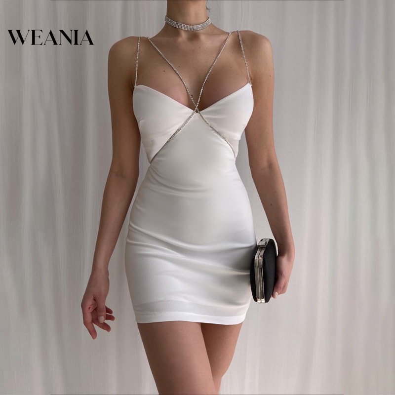 Đầm Dài Hở Lưng Phối Dây Xích Đính Đá Lấp Lánh Quyến Rũ Cho Nữ