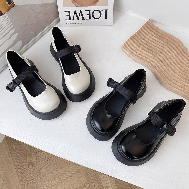 Giày Lolita nữ ulzang bánh mì quai cài độc đáo. Chất liệu da mềm mịn, đi êm chân. Thời trang trẻ trung dễ phối đồ