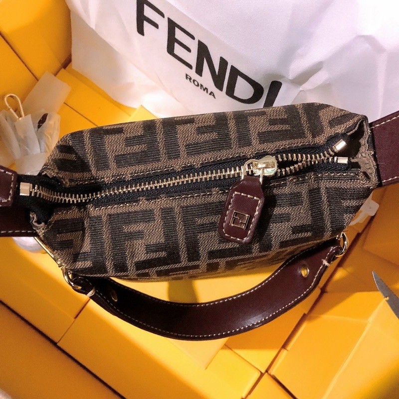 Túi chữ F độc lạ siêu rẻ