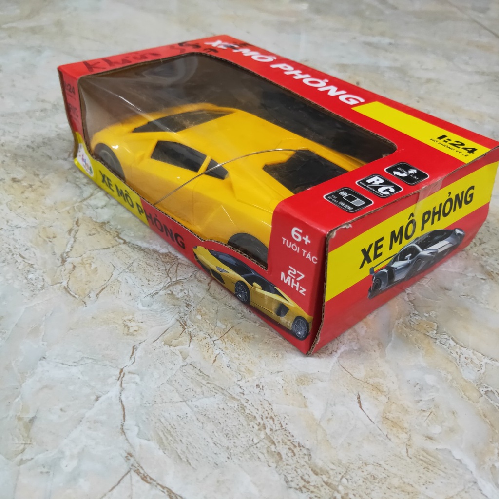 Đồ chơi Xe Mô hình Ô tô có điều khiển từ xa chạy bằng pin AA