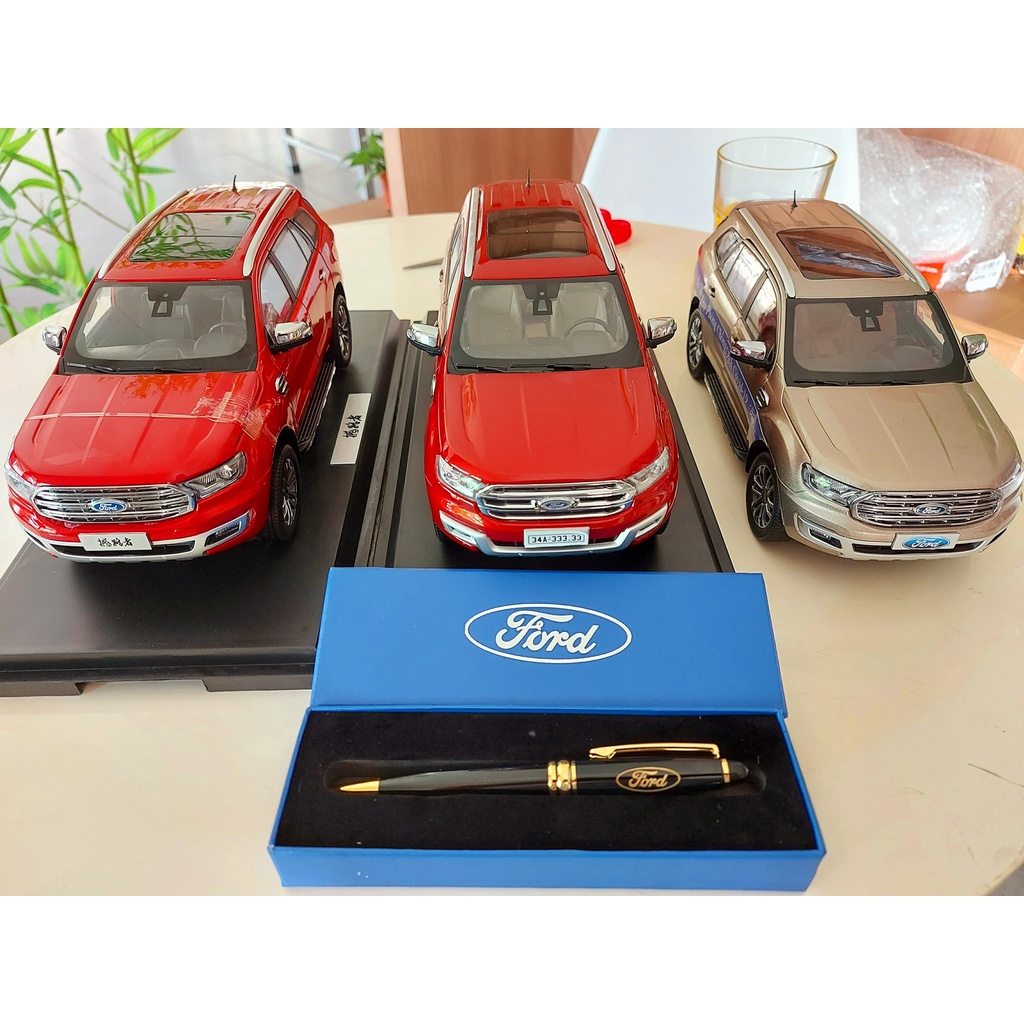 Mô hình xe Ford Everest tỉ lệ 1/18