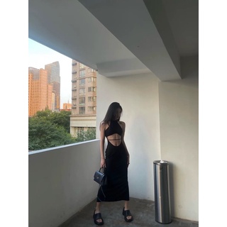 Đầm body khoét eo cá tính