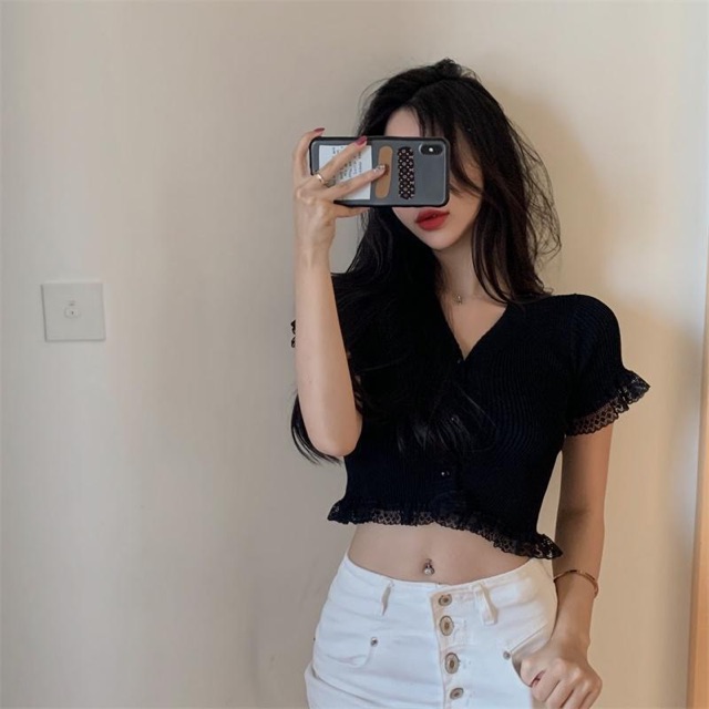 Áo Croptop Viền Ren Len Tăm Cúc Dọc