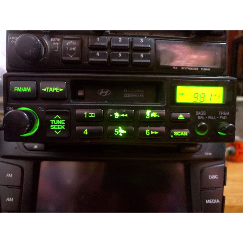 Đầu Radio Tape Huyndai, loại 1 din, đã qua sử dụng, lắp chung cho tất các hãng xe.