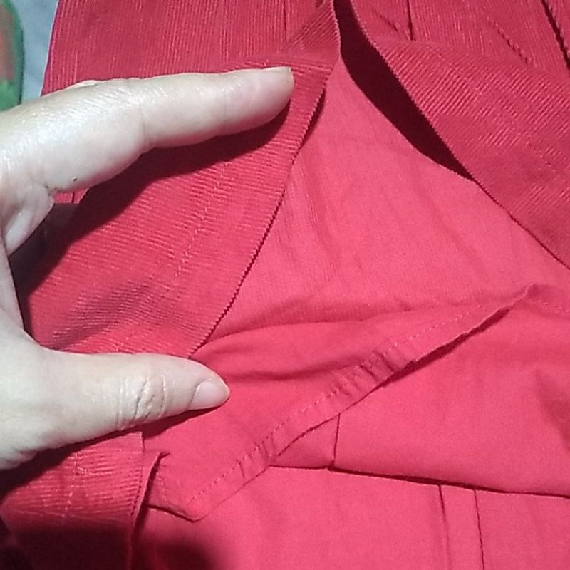 Đầm đỏ nhung tăm bé gái