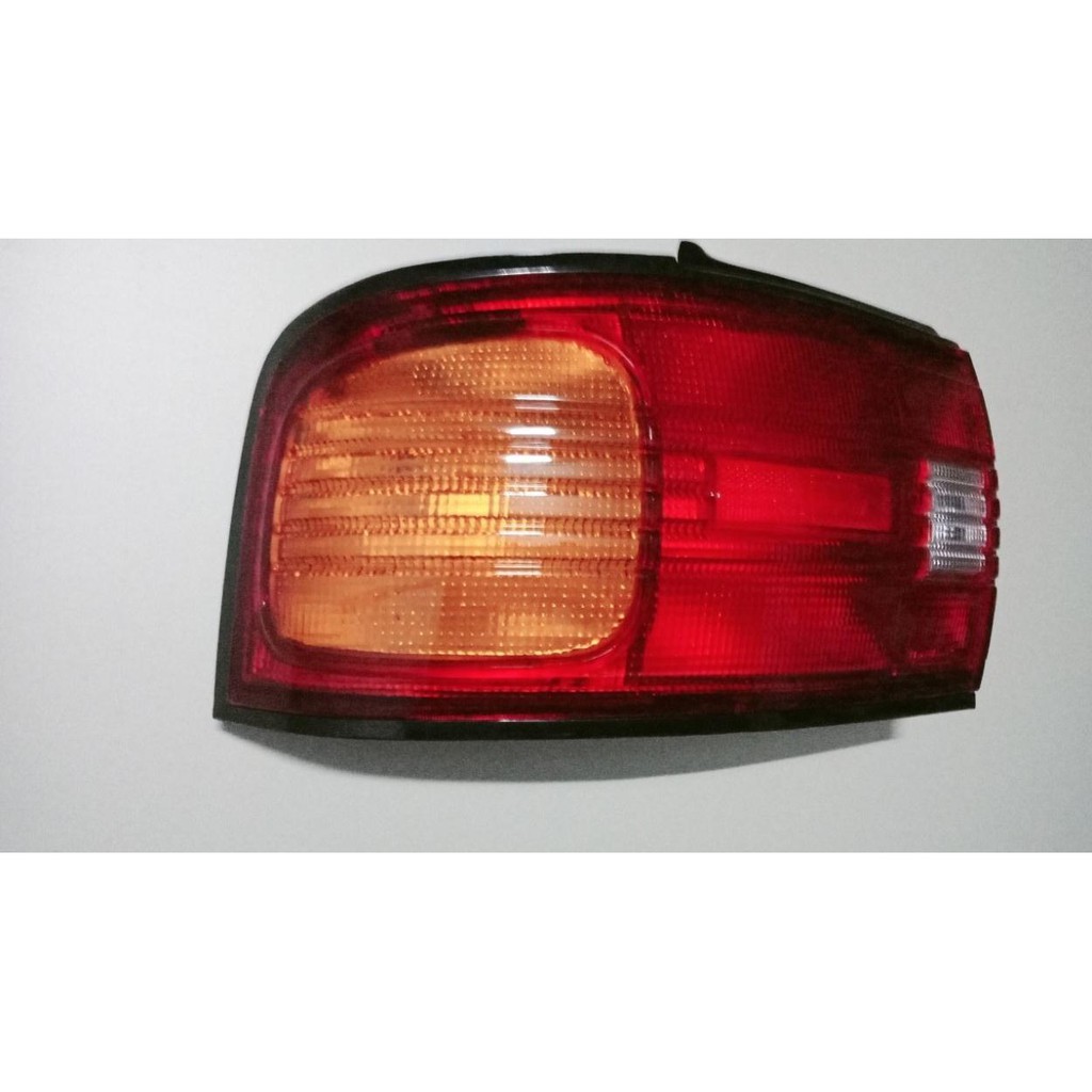 Đèn hậu Mazda 323 đời 95-97 -tặng vòng xoay hương hoa