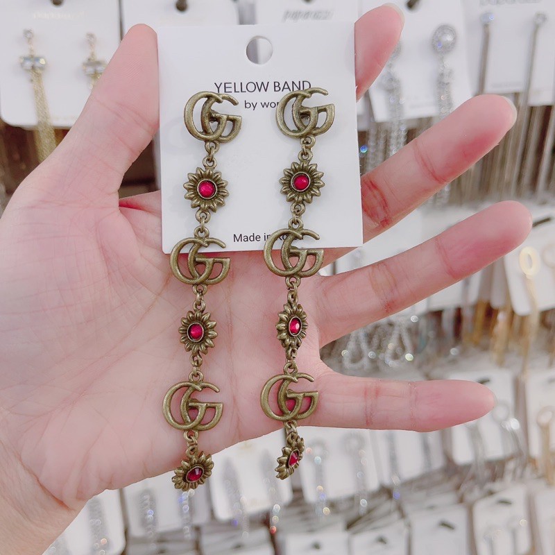 Bông  tai thương hiệu 1 mẫu mã đa dạng