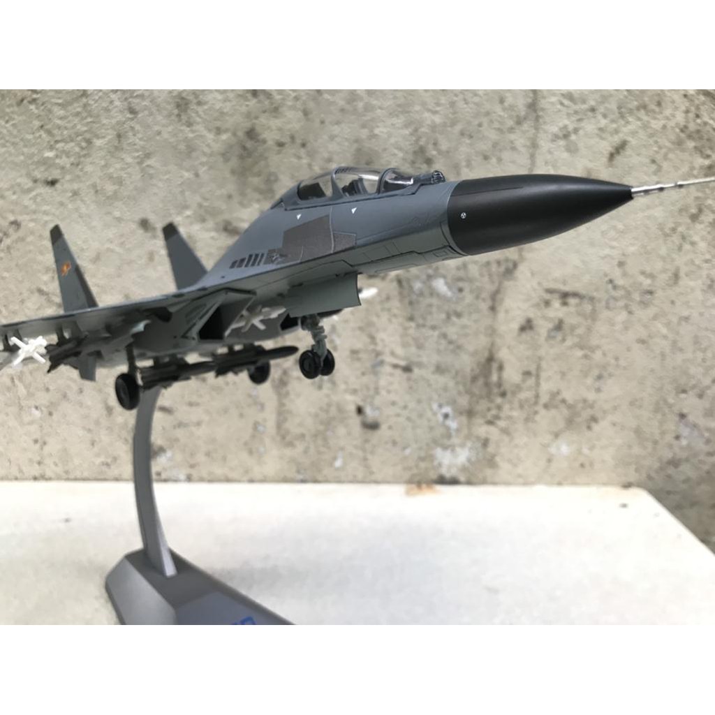Mô hình máy bay Tiêm kích SU-30MKK 1:72