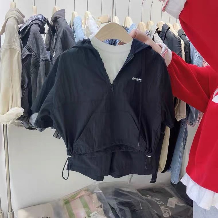 Bộ áo ngắn tay có mũ trùm + quần short thoải mái năng động cho bé