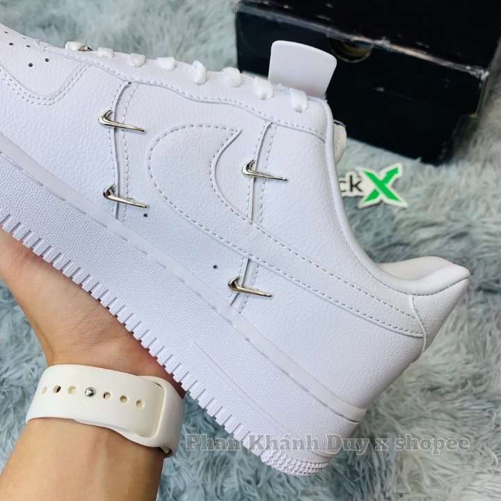 Giày thể thao nike air force 1 chorme swooshes móc bạc nam nữ mã CT1990 100