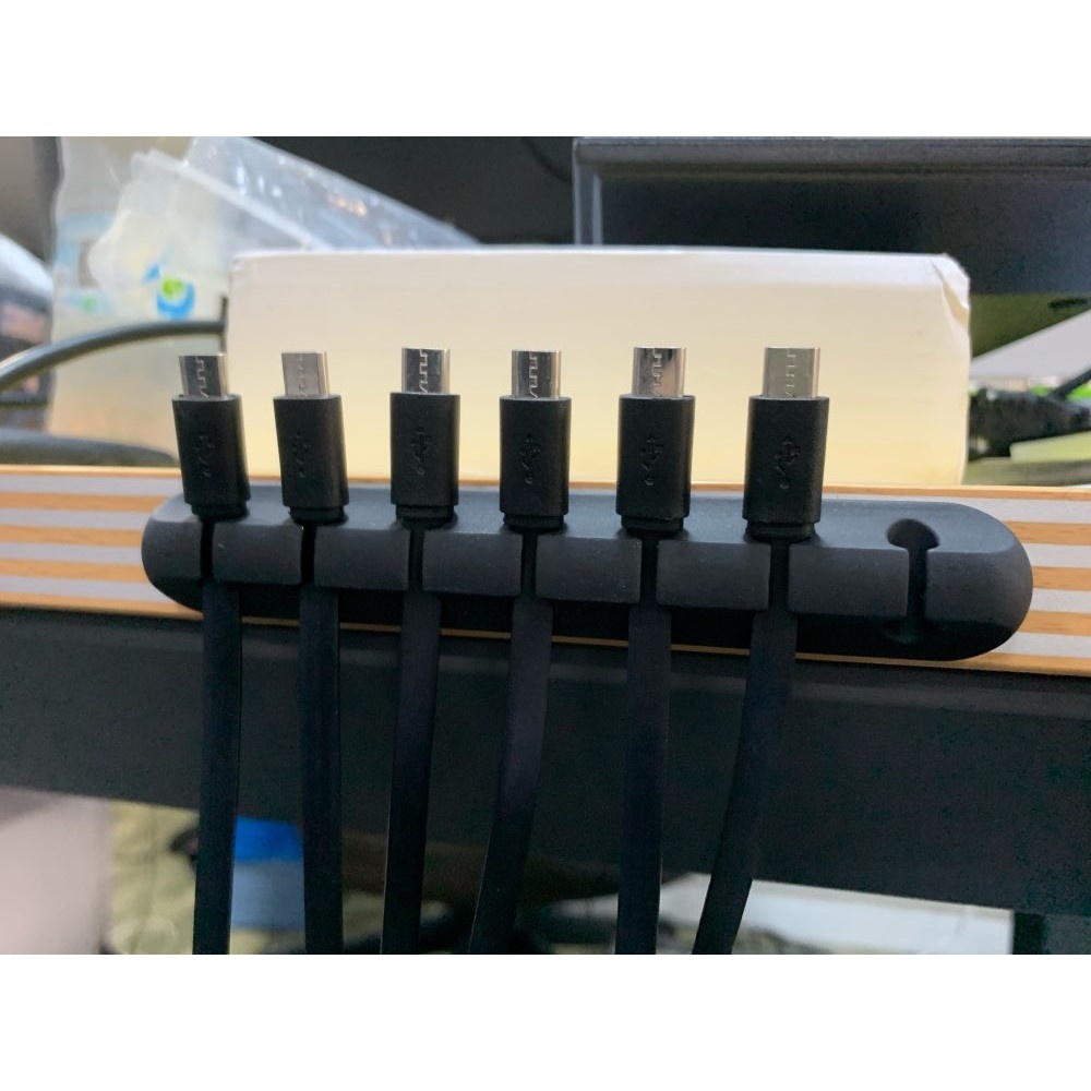 Thanh silicon nhiều khe gắn cố định dây cáp sạc, dây điện, tai nghe, sắp xếp gọn gàng dây nhợ cho bàn làm việc, xe hơi