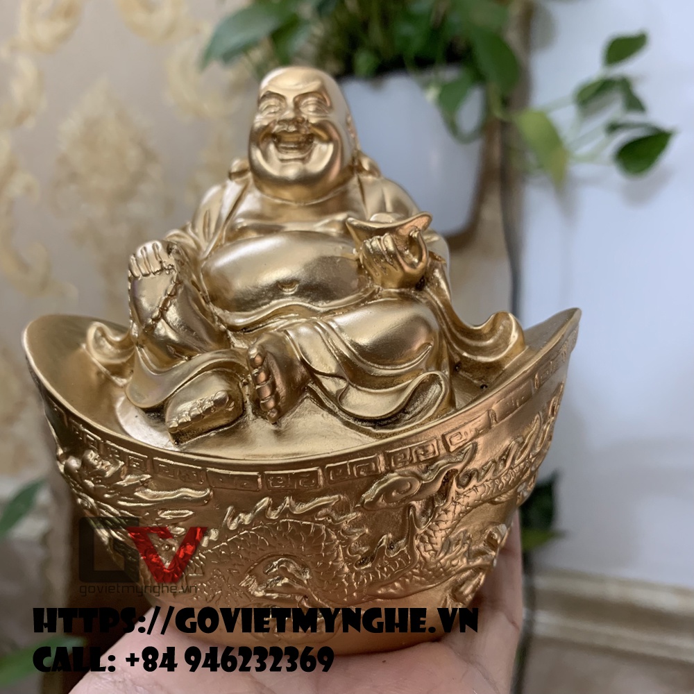 Tượng đá trang trí Phật Di Lặc ngồi trên thỏi vàng tay cầm thỏi vàng - Cao 10cm - Màu nhũ đồng