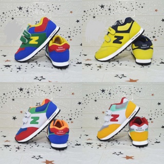 Giày sneaker đi học cho bé