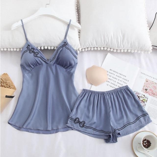 Đồ Ngủ 2 Dây Quần Cộc Ren Xẻ Mặc Nhà Lụa Satin Cao Cấp AMK.10049