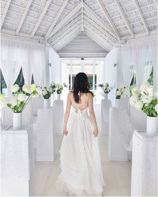 [Hàng sẵn ❤] Váy maxi trắng 2 tà cổ yếm đan dây lưng bo eo, xẻ tà đi biển siu xinh - Hàng loại 1 | BigBuy360 - bigbuy360.vn