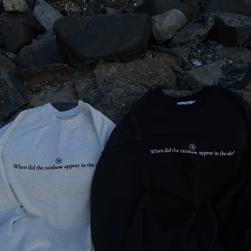 Áo sweater cầu vồng in form rộng OHOH