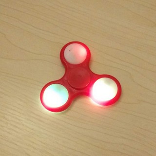 Con quay 3 cánh nhựa Spinner (Nhiều màu)