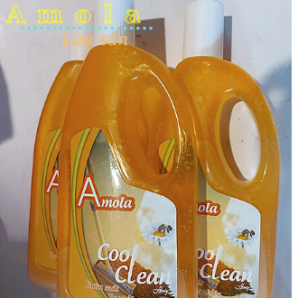 Nước lau sàn Amola Cool clean Honey chai 1kg( 100% tinh dầu thiên nhiên )