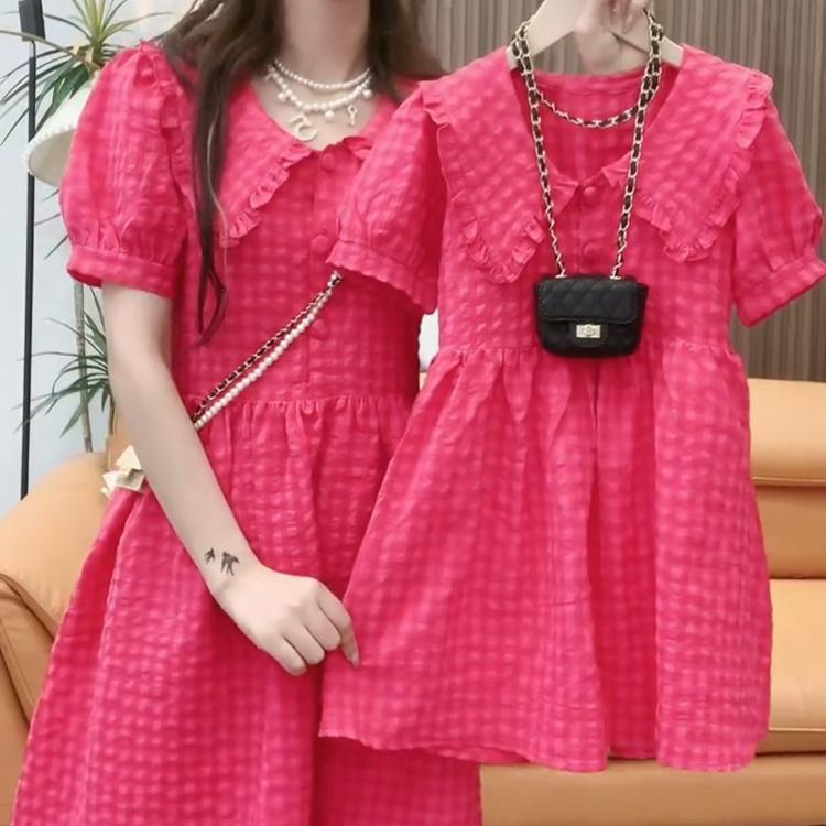 Trang phục gia đình mùa hè 2023 phong cách mới thiết kế thời trang phụ nữ mẹ váy liền thân trẻ em váy đỏ sành điệu