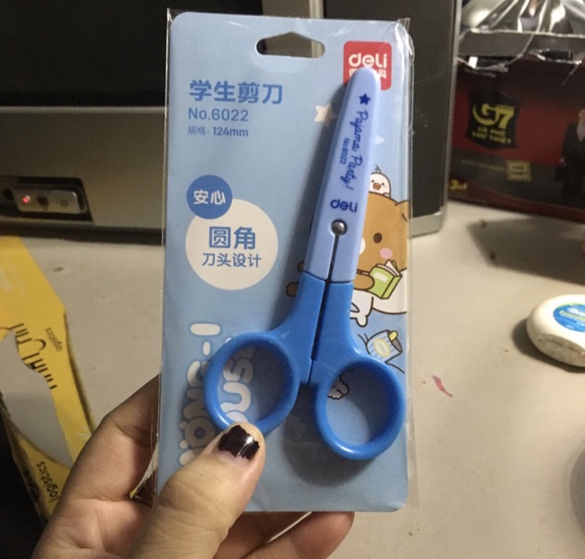 Kéo thủ công có nắp