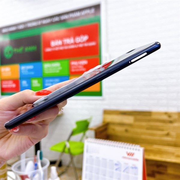 Nắp lưng Oppo A3s chọt sim dưới