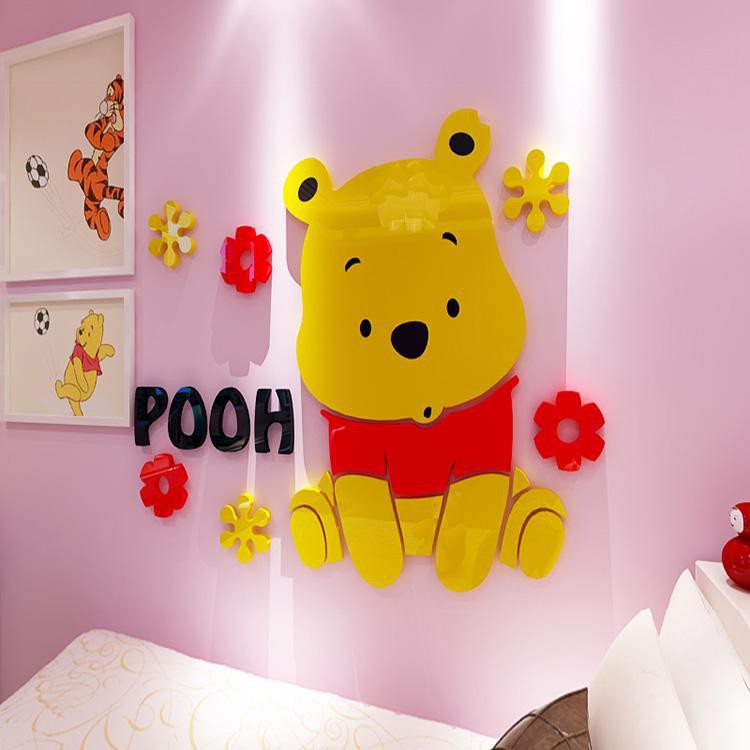 Tranh dán tường Mica 3D - pooh đỏ vàng, trang trí mầm non, trang trí khu vui chơi trẻ em