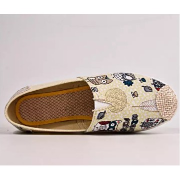 Giày lười Slip On đế mềm họa tiết chiếc lá (3 màu) | BigBuy360 - bigbuy360.vn