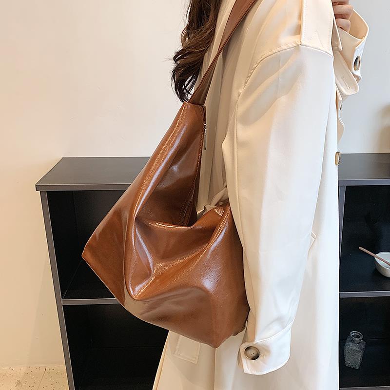 Túi đeo vai IELGY chất liệu mềm mại sức chứa lớn thời trang cho nữ