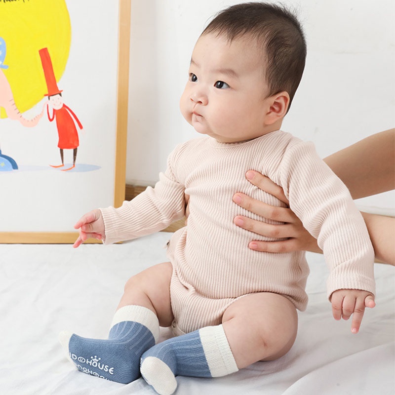Vớ Cotton Mềm Mại Thoải Mái Thoáng Khí Chống Trượt Họa Tiết Kẻ Sọc In Chữ Cho Bé