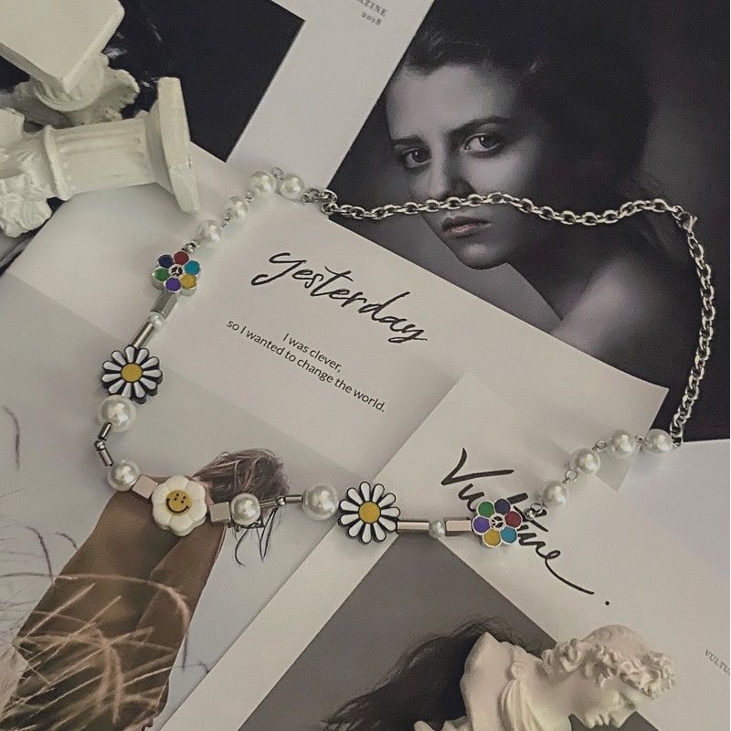 Dây Chuyền Mặt Hoa Cúc Đính Hạt Cườm Phong Cách Hip Hop