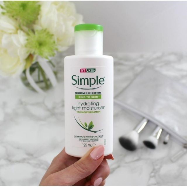 Kem Dưỡng Ẩm Simple Kind To Skin Hydrating Light Moisturiser 125ml