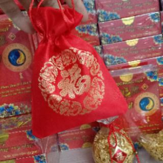 Túi đỏ mai mắn gấm thiêu