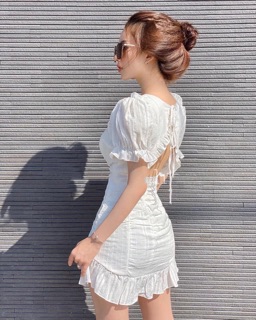 ĐẦM NHÚN LAI BÈO HỞ LƯNG