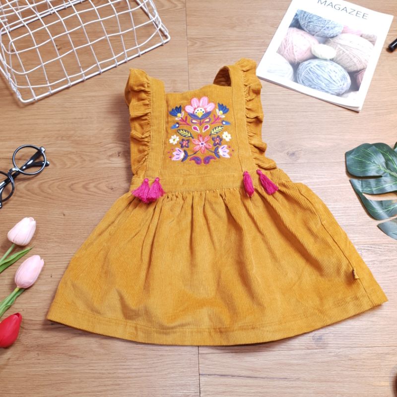 Váy yếm bé gái Sergen major dư xịn cực đẹp chất nhung tâm thêu hoa văn trước ngực