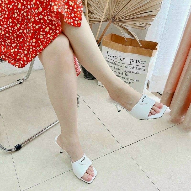 Guốc da bóng prada
