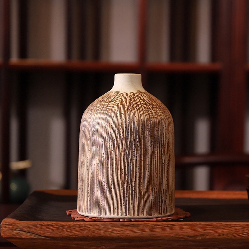 Bình gốm cổ điển trang trí phòng khách