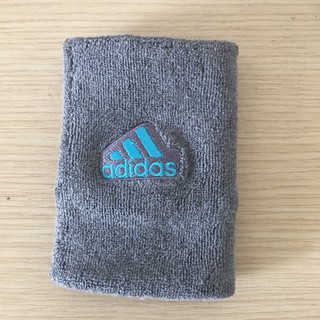 Băng đeo cổ tay adidas dành cho môn cầu lông